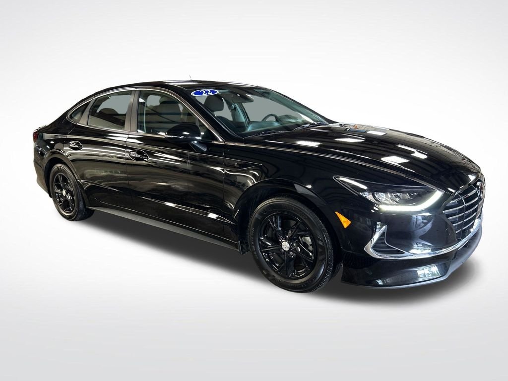 Certified Used 2022 Black Hyundai SE image 8