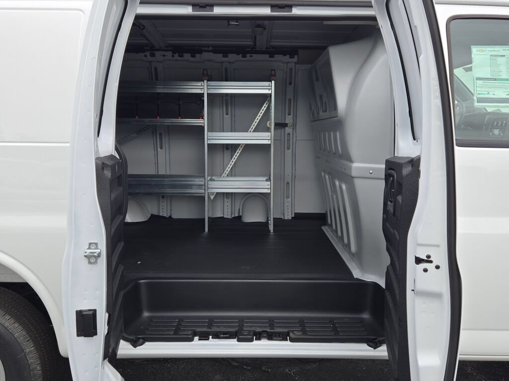 2025 Chevrolet Express Cargo Work Van - Photo 9