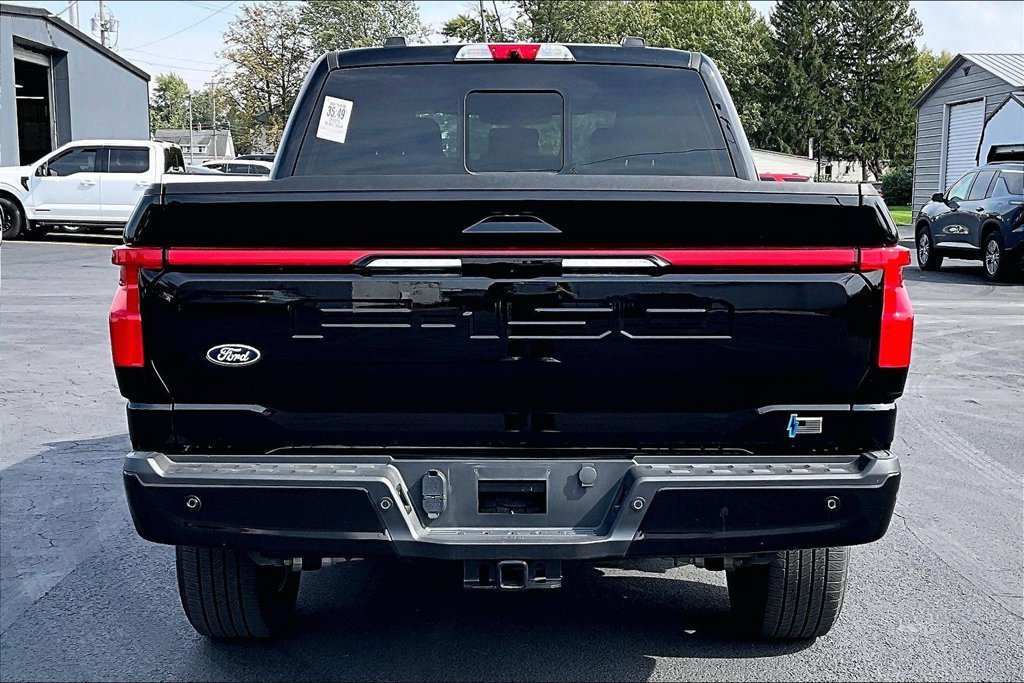 Used 2025 Black Metallic Ford Lariat image 8