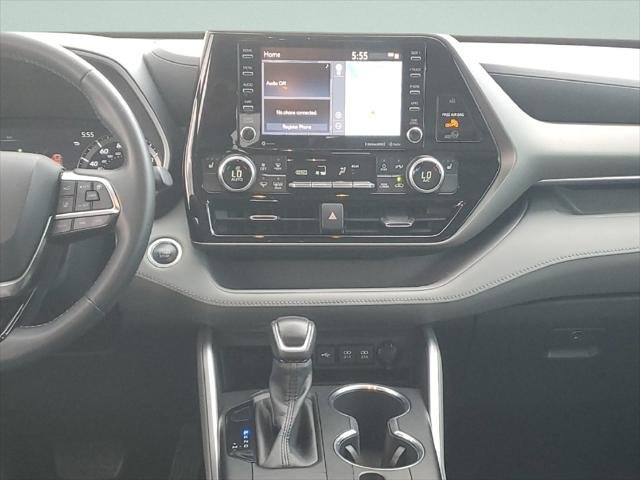 Certified Used 2020 CELESTIAL SILVER METALLIC Toyota  image 15