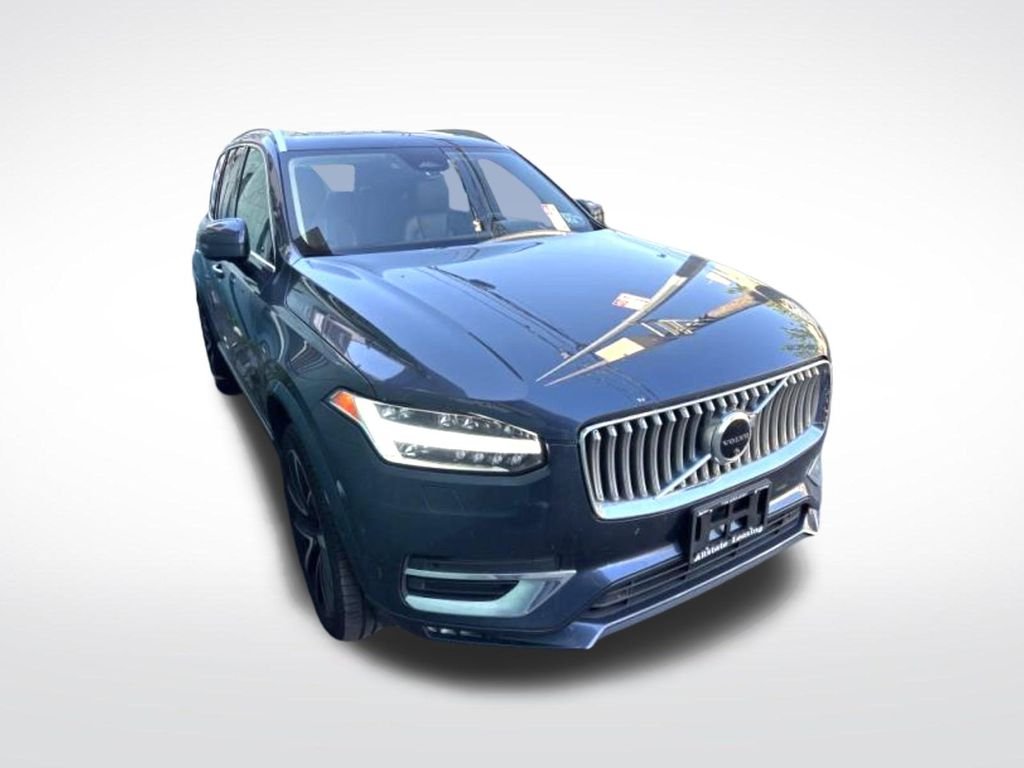 Used 2023 Denim Blue Metallic Volvo B6 Plus 6-Seater image 11