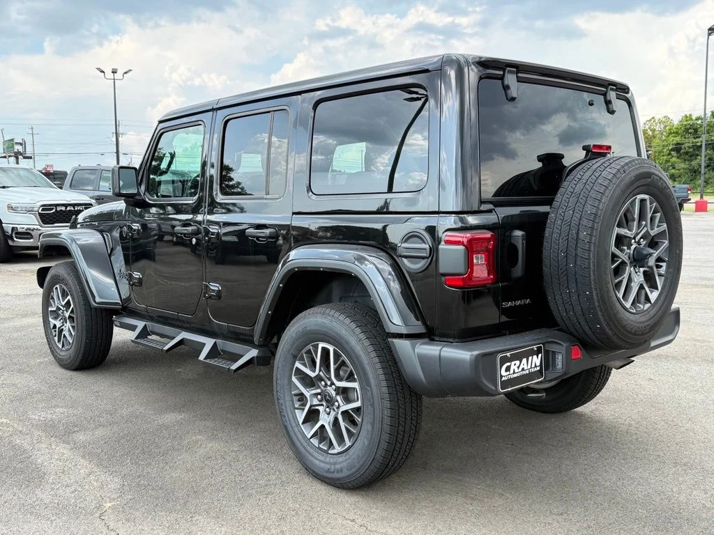 Used 2025 Black Jeep Sahara image 5