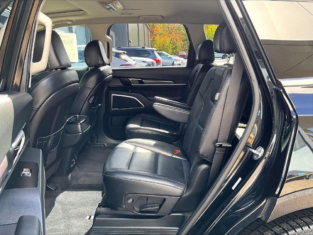 Used 2025 Black Kia S image 15