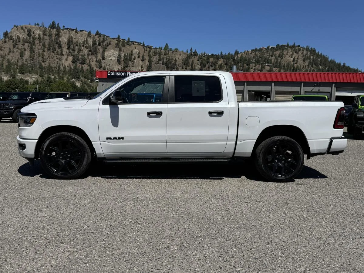Used 2024 White RAM Laramie 4x4 Crew Cab image 10