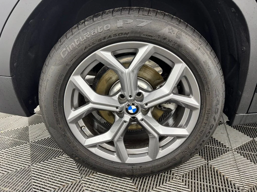 Certified Used 2025 Black Sapphire Metallic BMW xDrive30i image 9