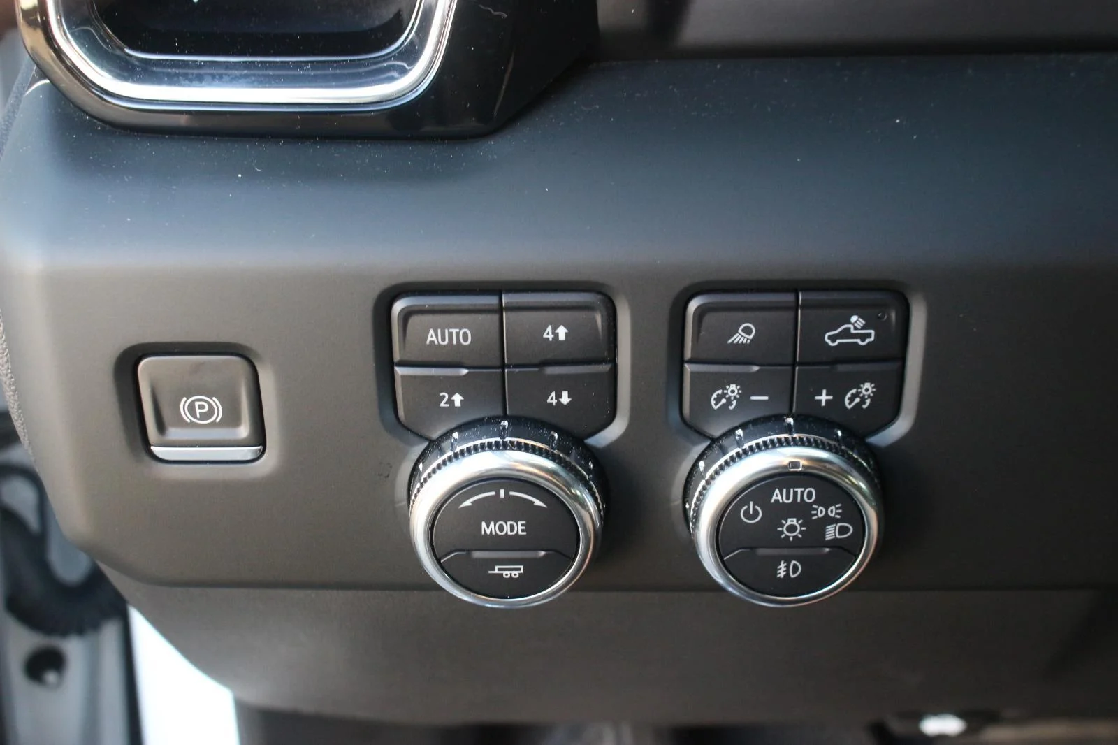 Used 2023 Summit White GMC Denali image 29