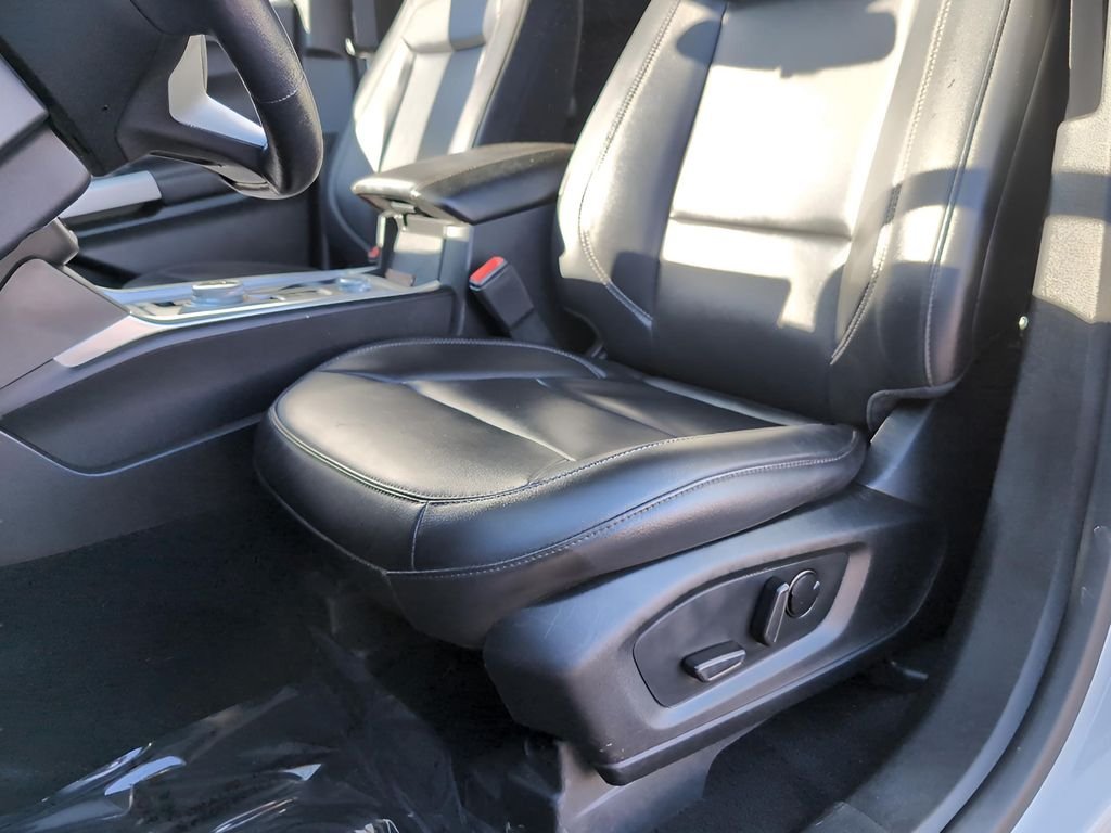 Used 2023 Oxford White Ford XLT image 14