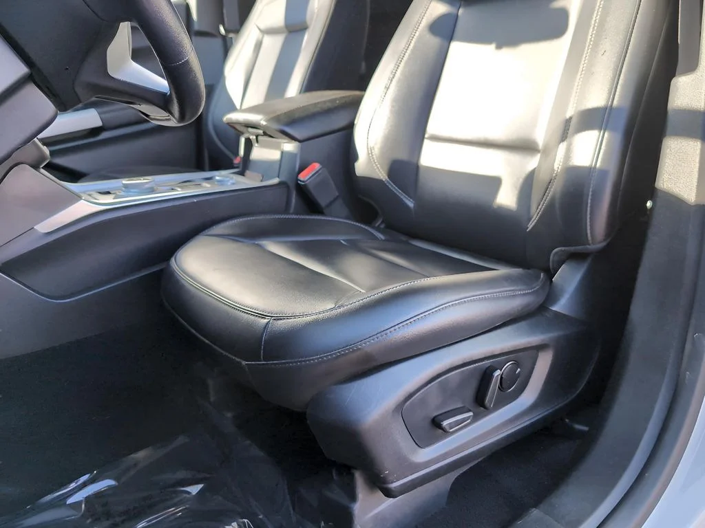 Used 2023 Oxford White Ford XLT image 14