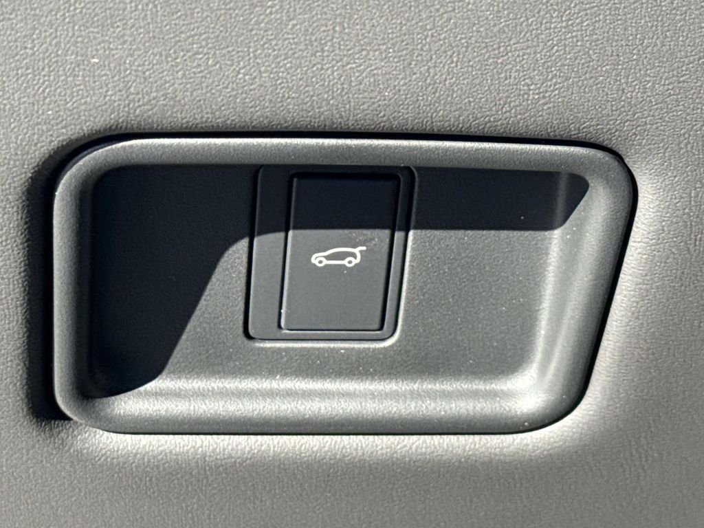 New 2026 Giola Green Land Rover Dynamic SE image 22