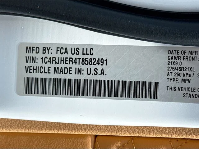 New 2026 Bright White Clear-Coat Exterior Paint Jeep Summit image 21