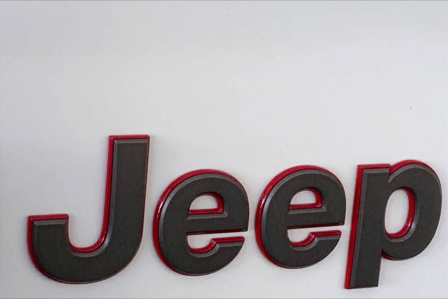 Used 2024 Bright White Clearcoat Jeep Rubicon image 31