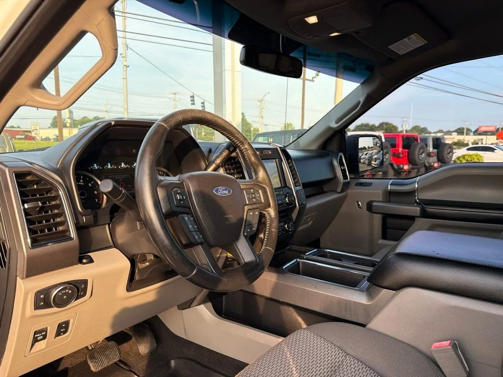 Used 2018 White Ford XLT image 32