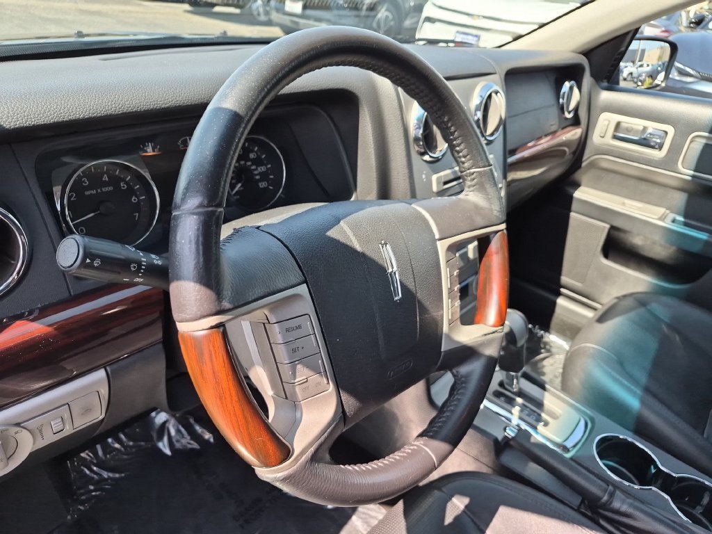 Used 2008 Black Lincoln Base image 17