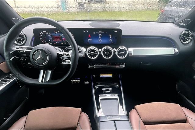 Used 2025 White Mercedes-Benz GLB 250 image 4