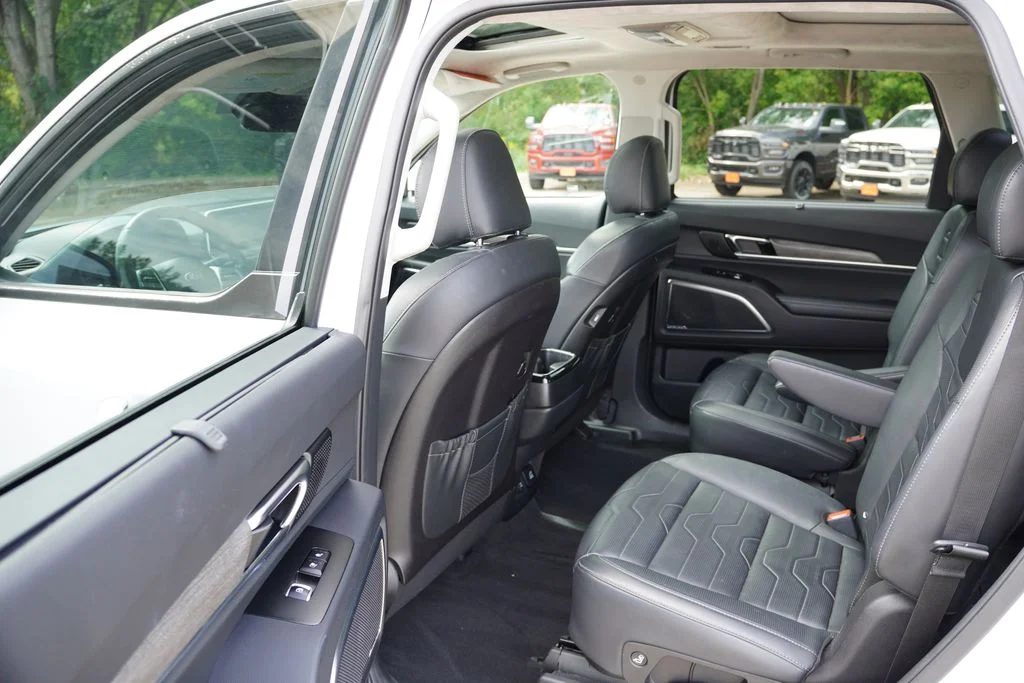 Used 2021 Glacial White Pearl Kia SX image 16