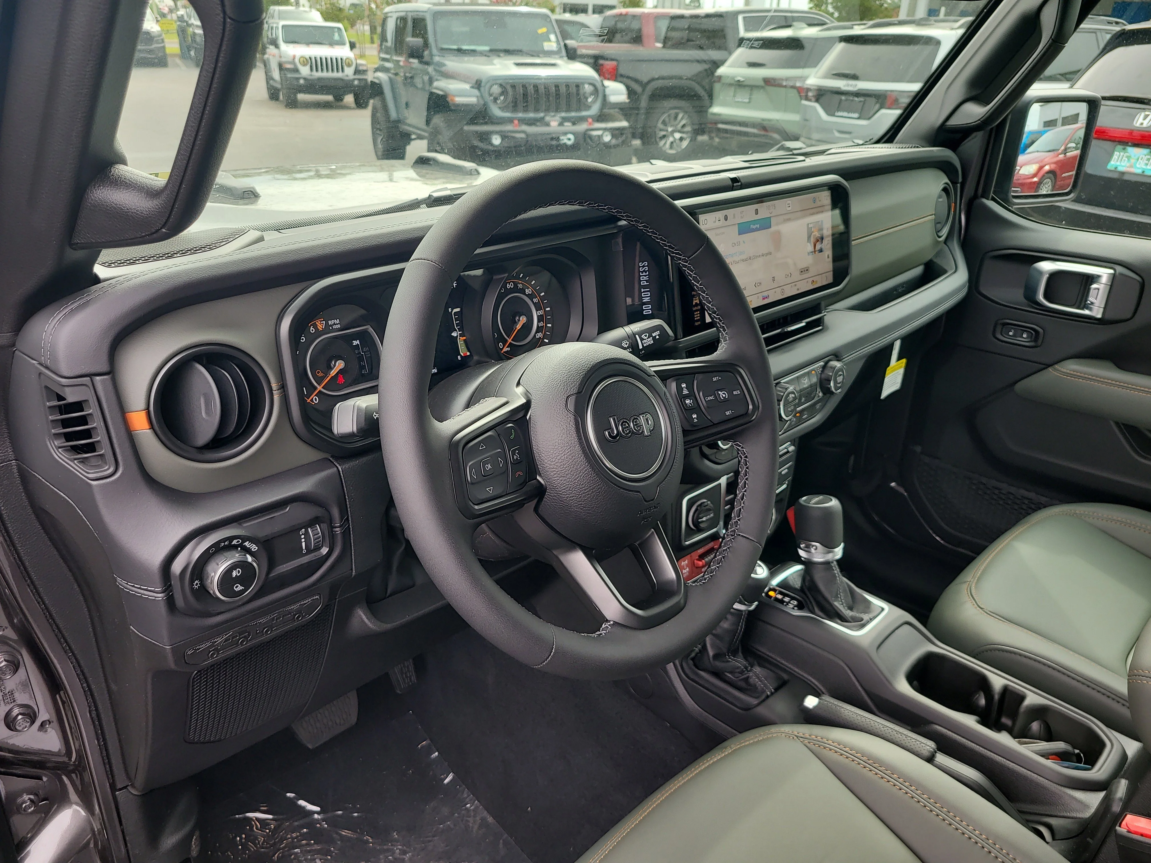 New 2026 Granite Crystal Metallic Clearcoat Jeep Mojave X image 14