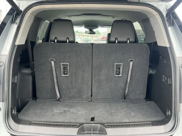 Used 2023 Silver GMC SLT image 39