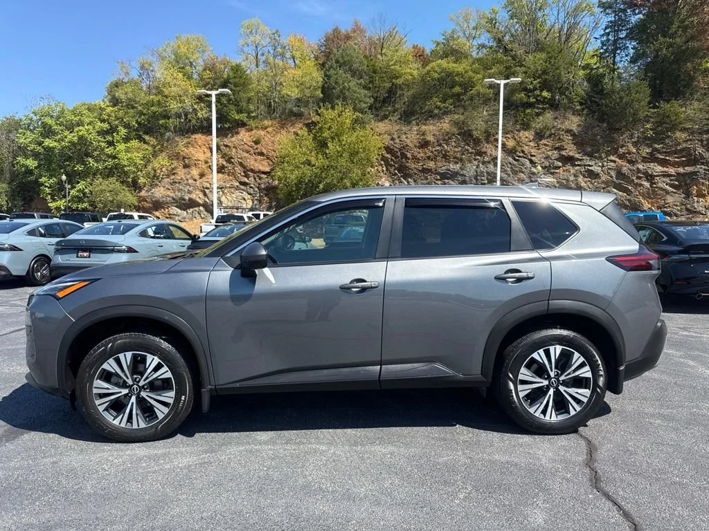 Used 2022 Gray Nissan SV image 4