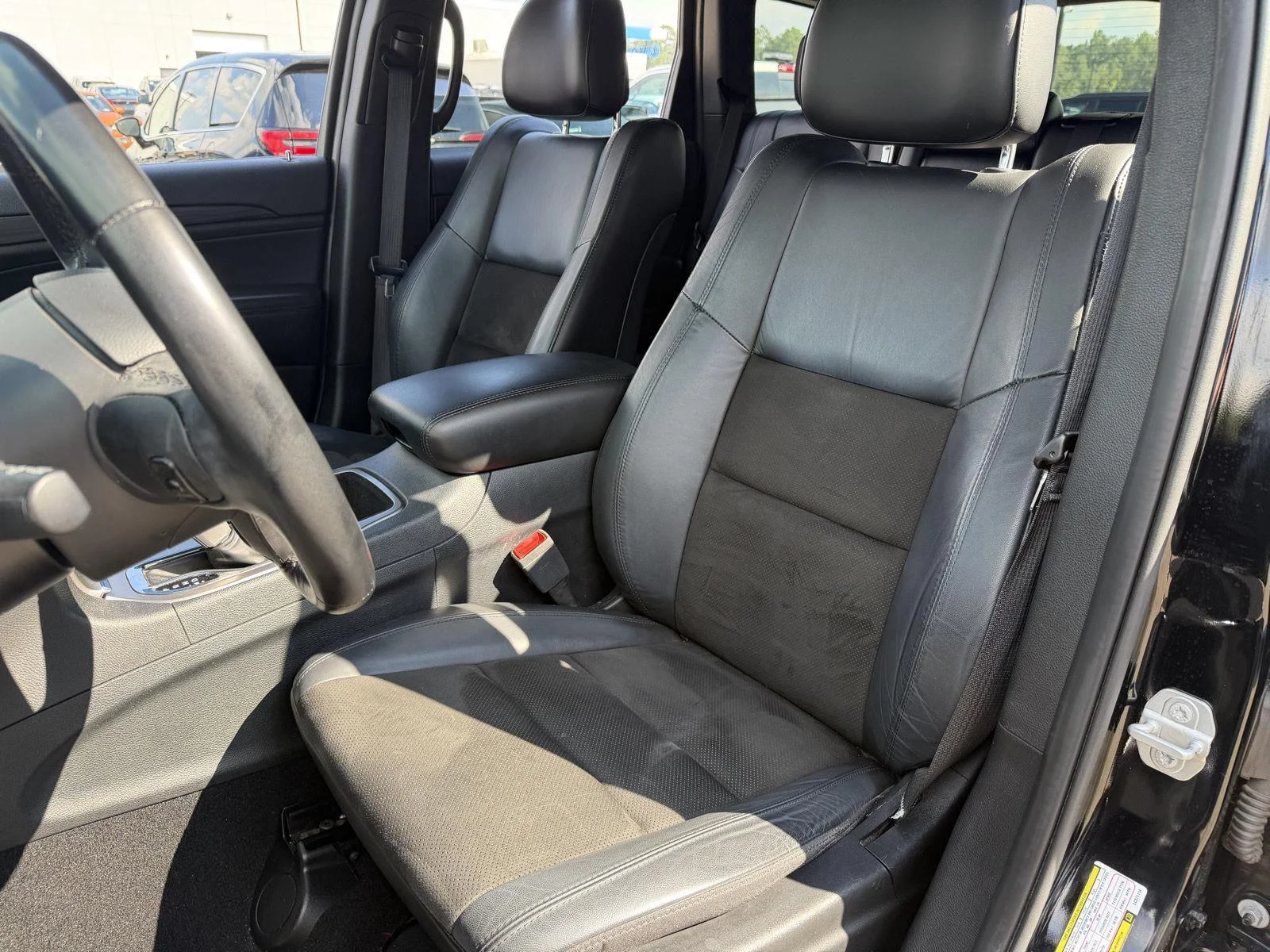 Used 2020 Diamond Black Crystal Pearlcoat Jeep Altitude image 18