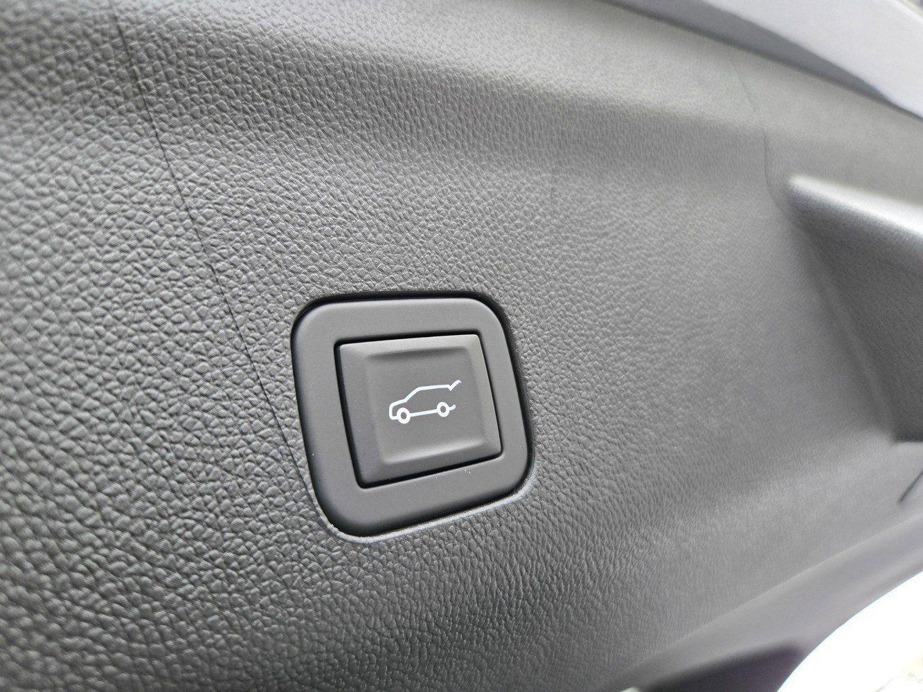 2026 Chevrolet Suburban Premier - Photo 25