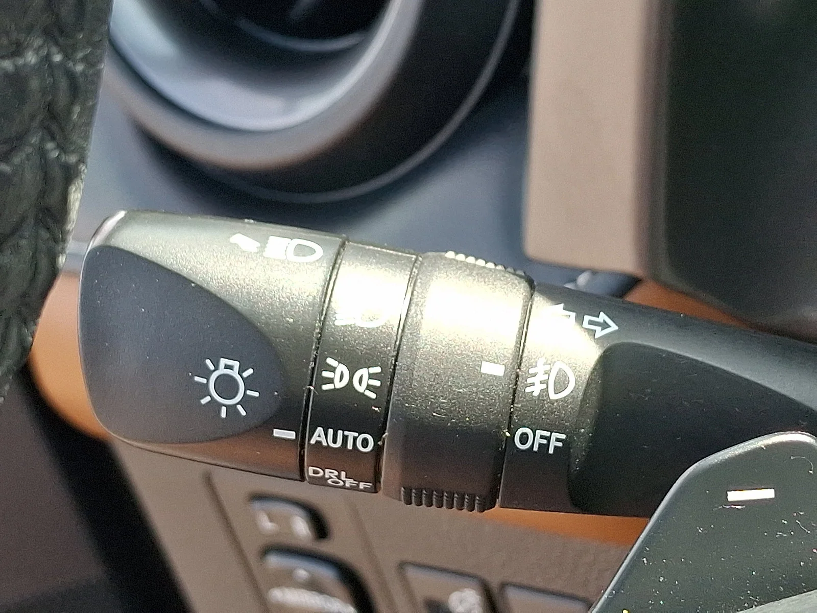 Used 2018 Magnetic Gray Metallic - 1G3 Toyota SE image 24
