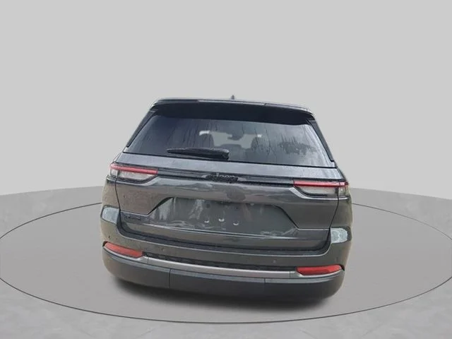 New 2026 Baltic Gray Metallic Clear-Coat Exterior Paint Jeep Altitude image 4