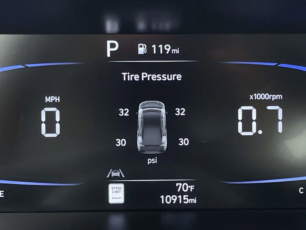 Used 2025 Amazon Gray Hyundai SEL Sport image 15