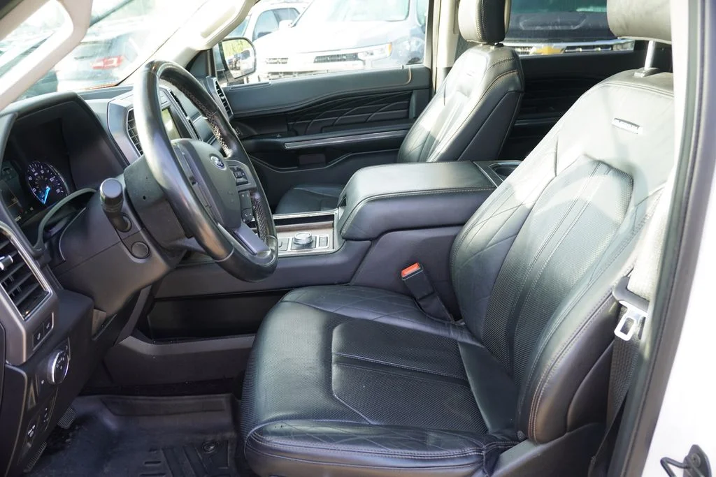 Used 2018 White Platinum Metallic Tri-Coat Ford Platinum image 4