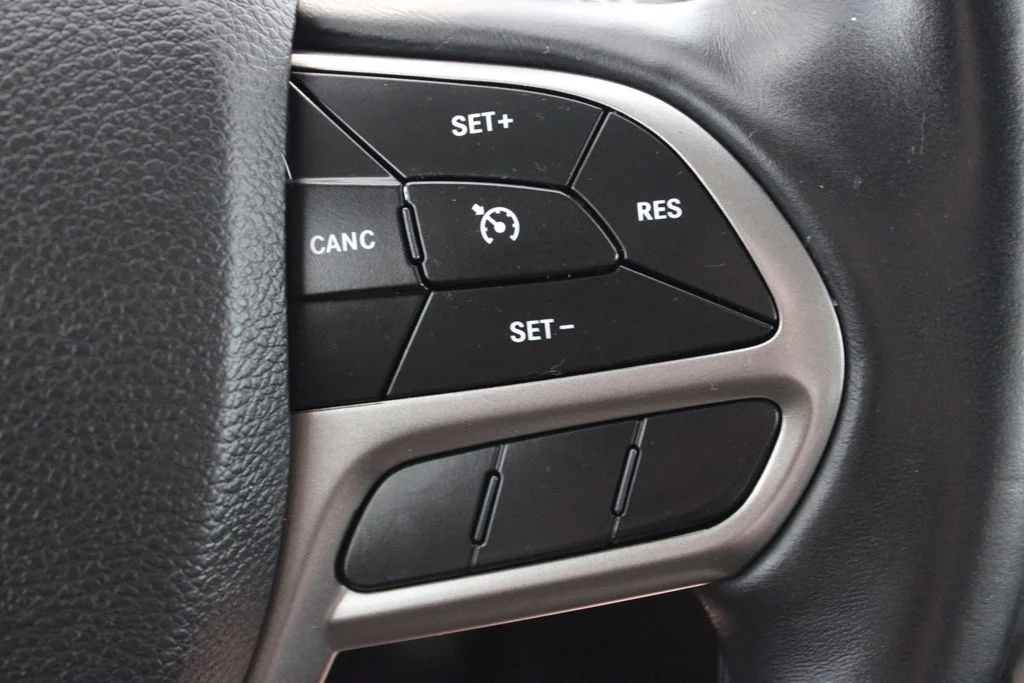 Used 2019 Bright White Clearcoat Jeep Latitude Plus image 23