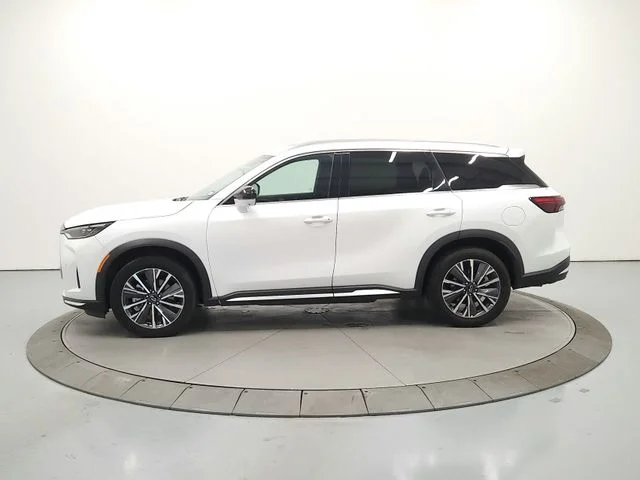 Used 2026 White INFINITI LUXE image 5
