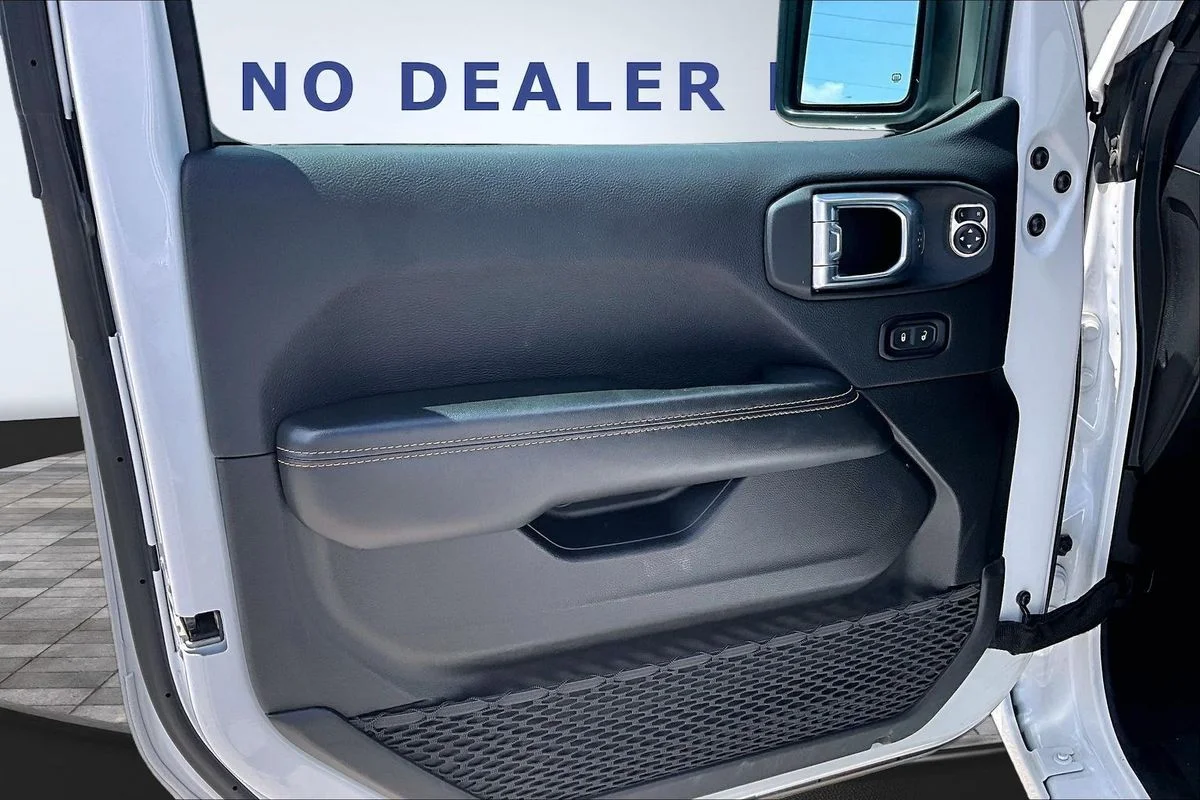 Used 2024  Jeep Sahara 4xe image 20