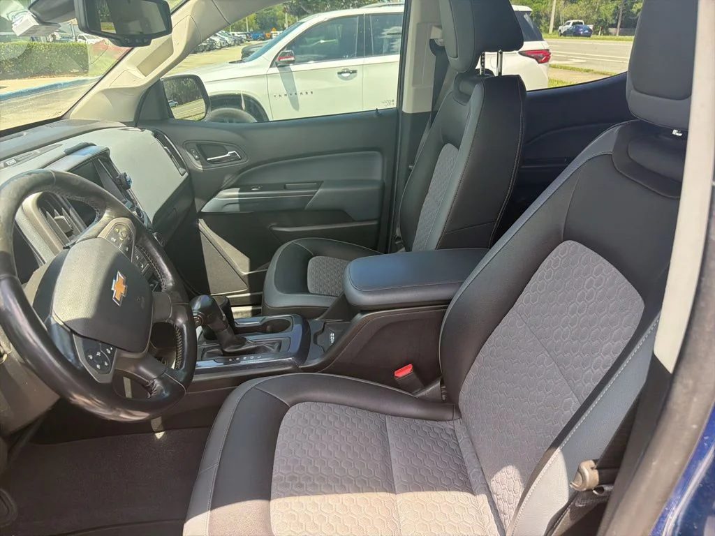 Used 2019 Blue Chevrolet Z71 image 12