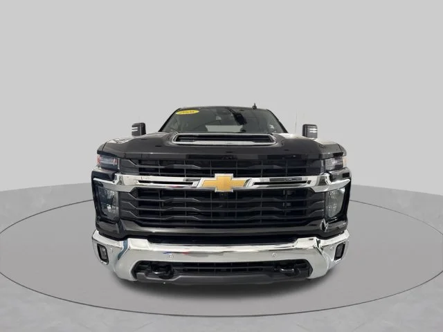 Used 2026 White Chevrolet LT image 4