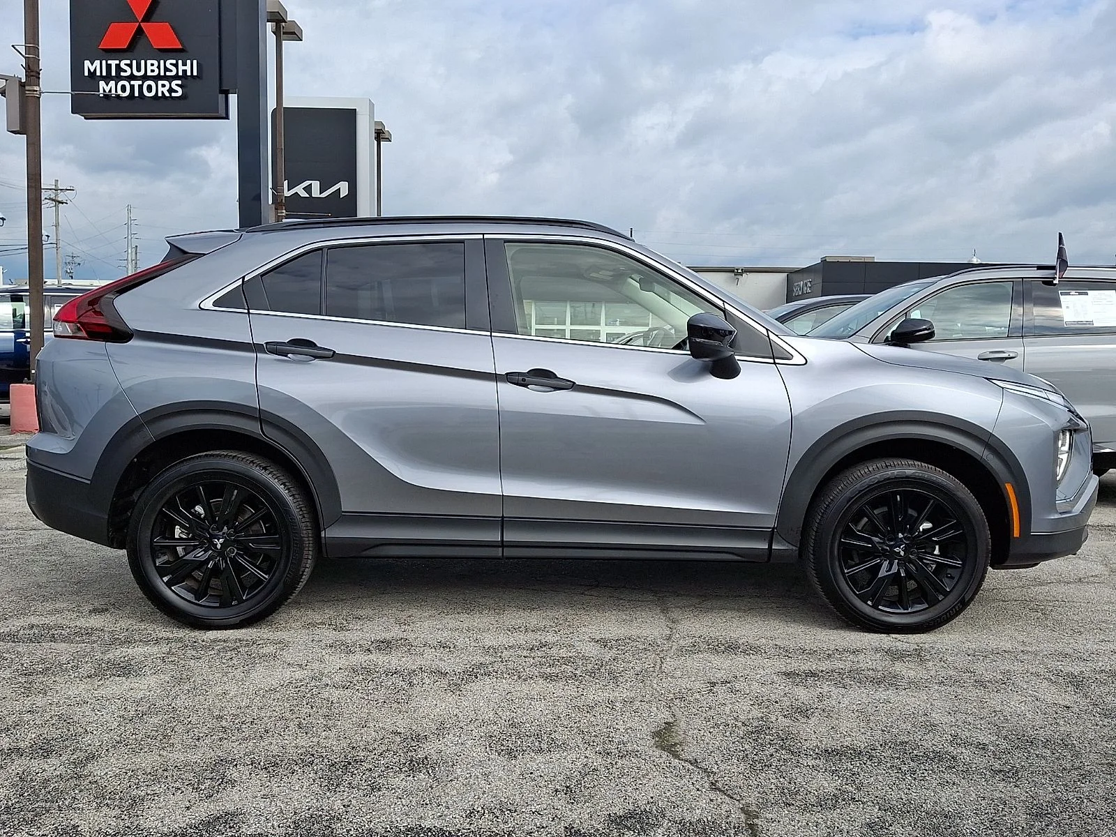 Used 2024 Gray Mitsubishi Black Edition image 7