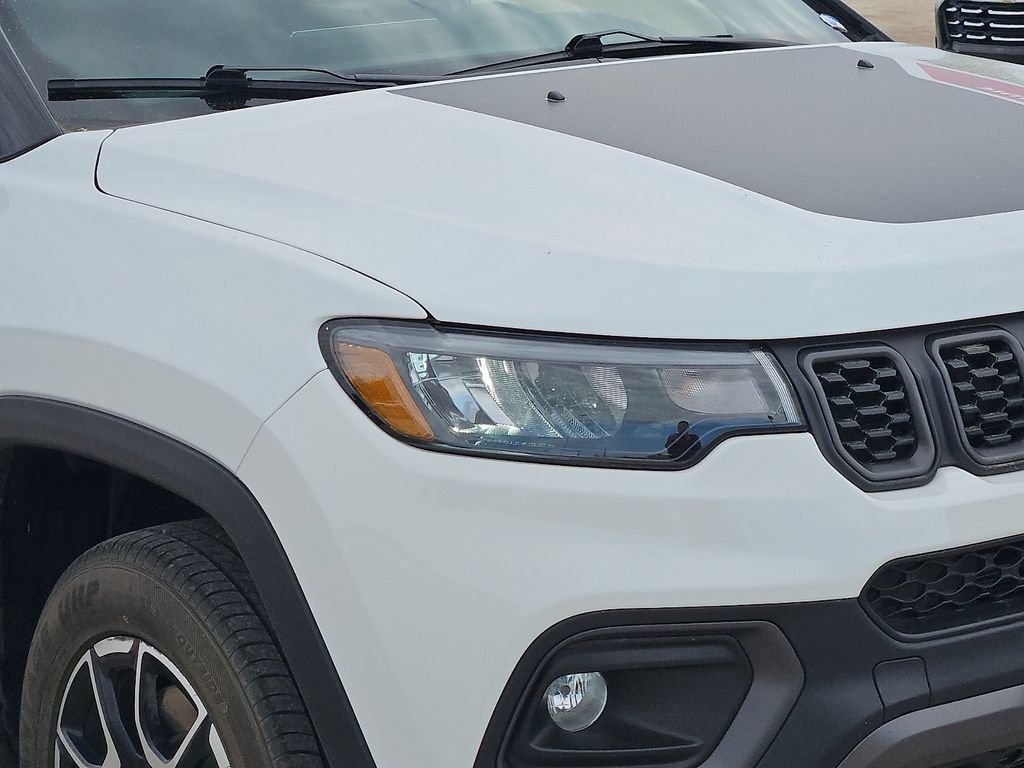 Used 2025 White Jeep Trailhawk image 8