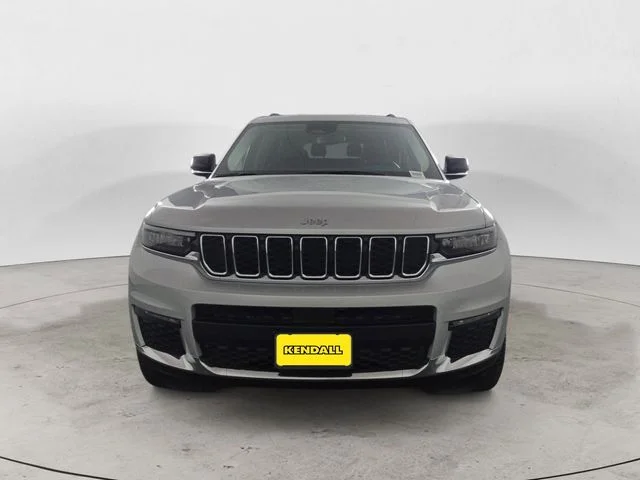 Used 2022 Silver Jeep Limited image 8