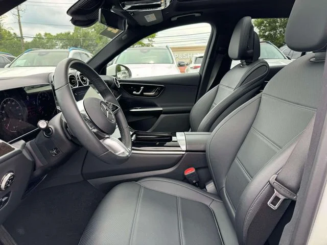 Used 2026 White Mercedes-Benz GLC 300 image 4