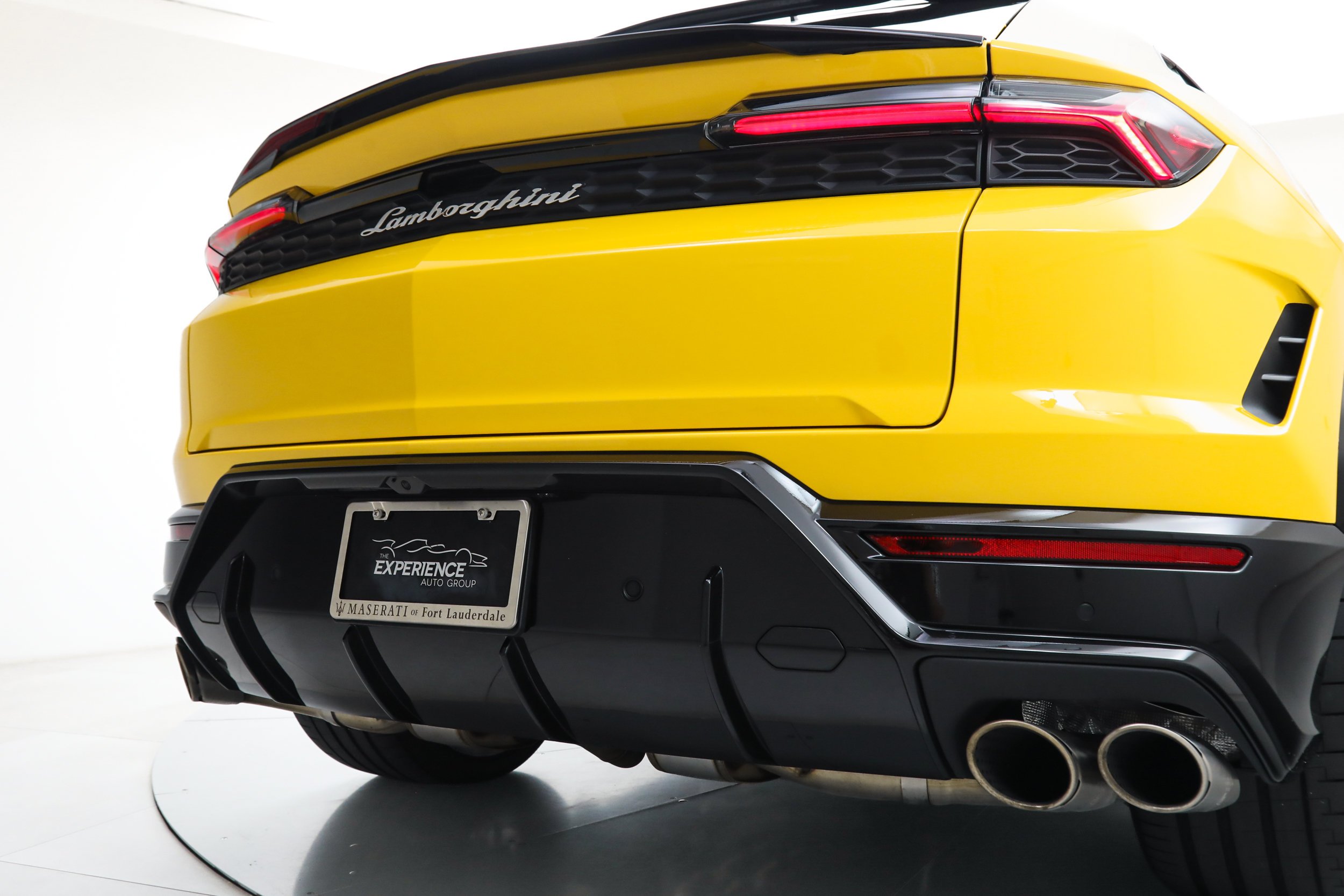 Used 2025 Yellow Lamborghini SE image 13