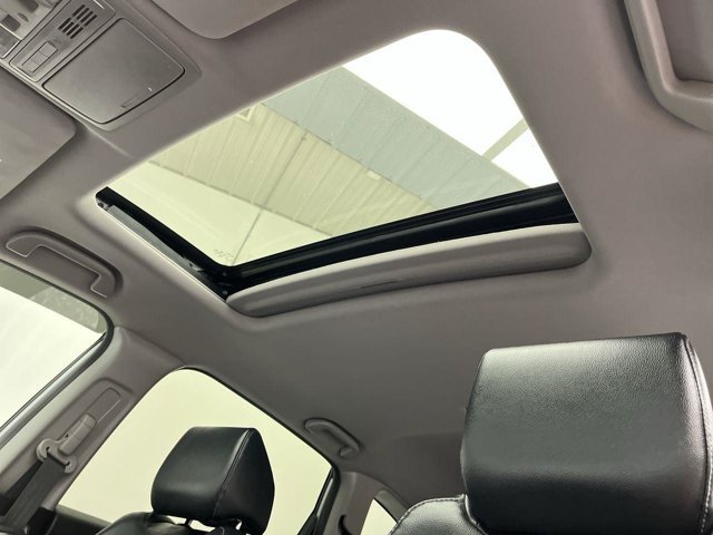 Used 2019 Lunar Silver Metallic Honda Touring image 7