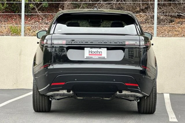 New 2026 Santorini Black Land Rover Dynamic SE image 4