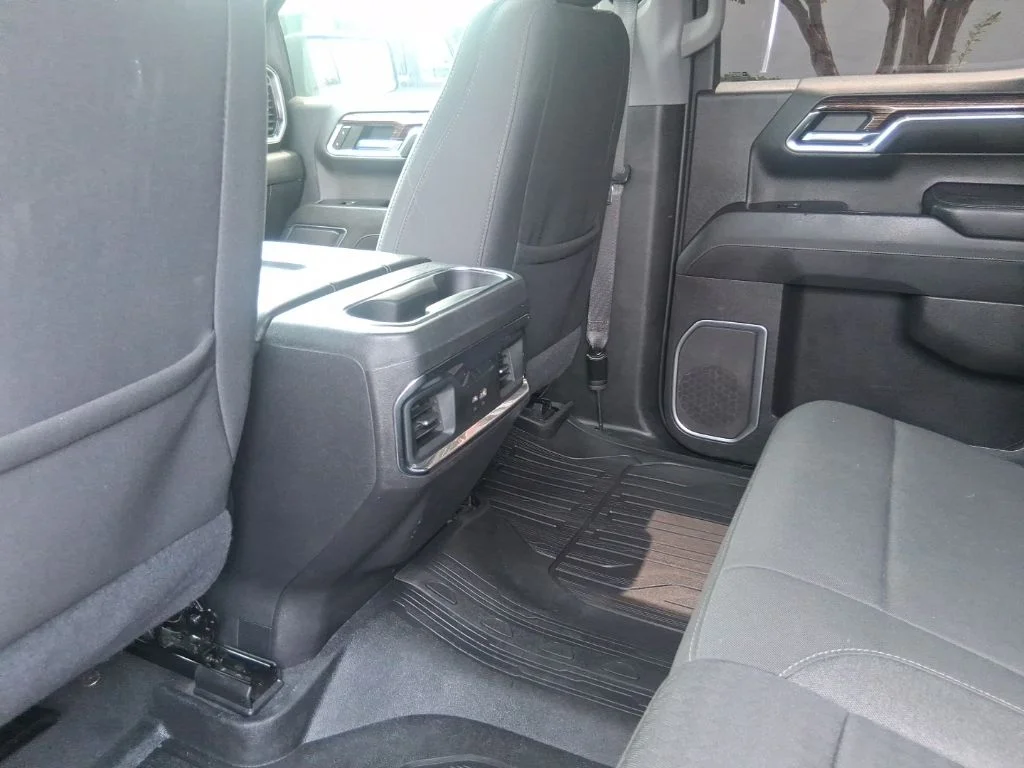 Used 2022 Silver GMC Elevation image 16
