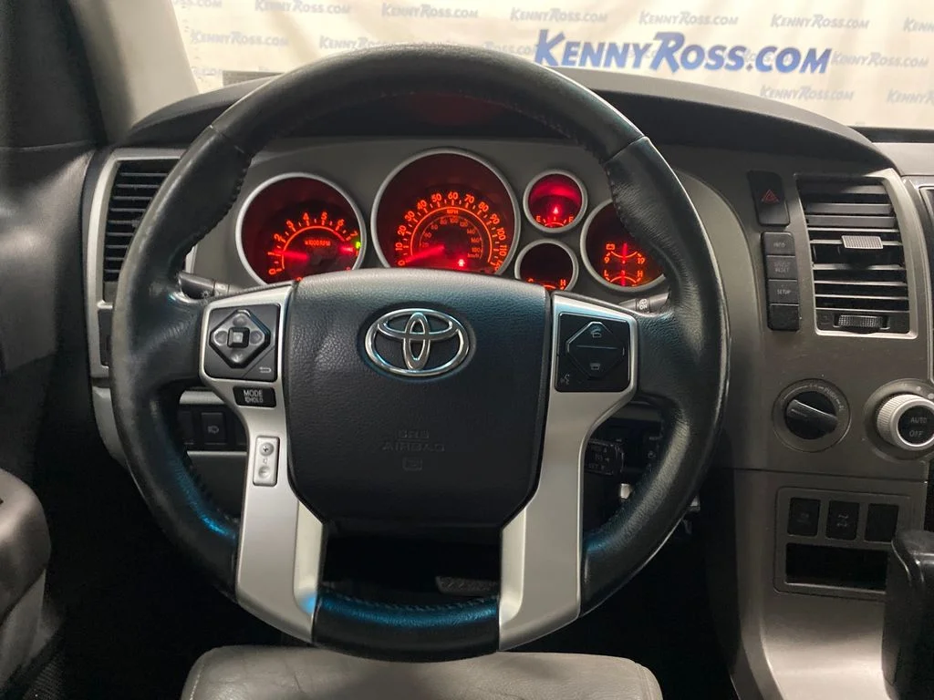 Used 2015 White Toyota SR5 image 25