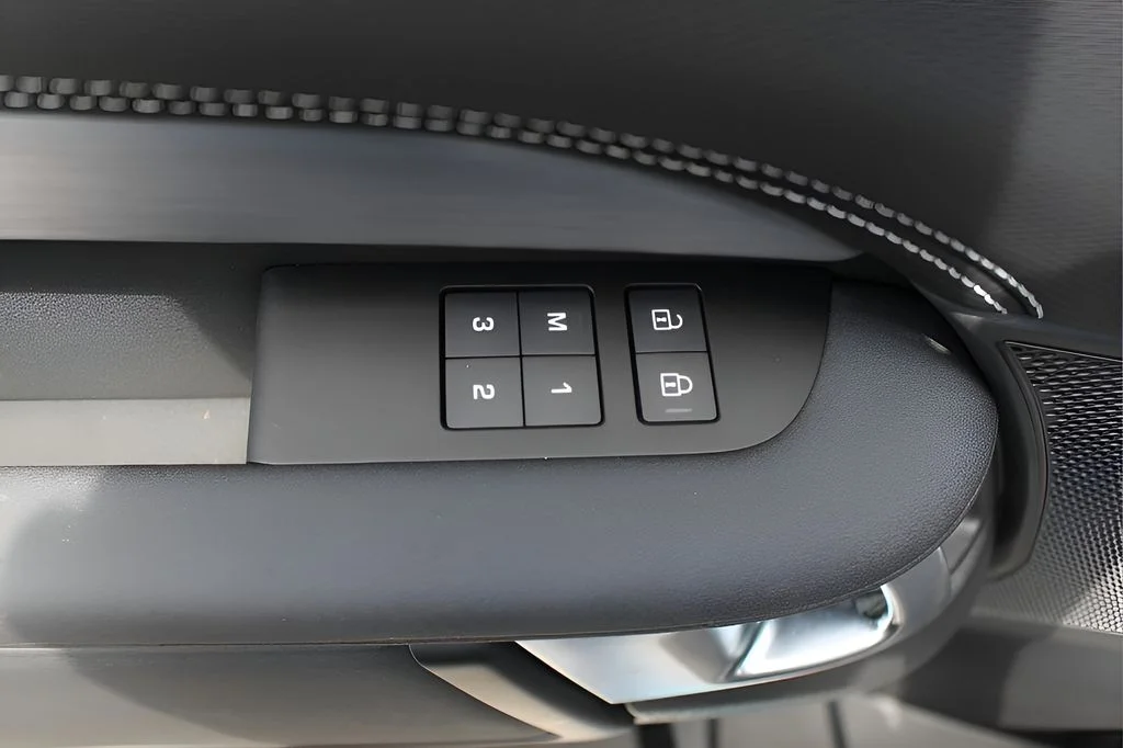 2025 Land Rover Discovery Dynamic SE - Photo 9