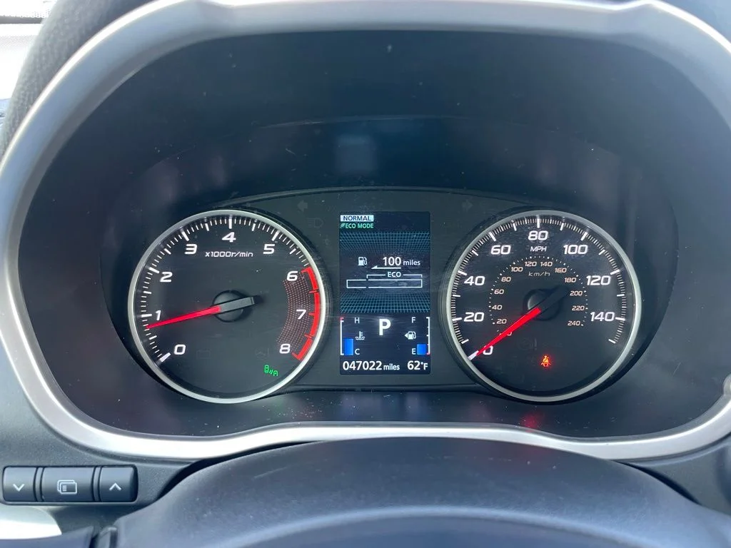 Used 2024 Silver Mitsubishi SE image 9