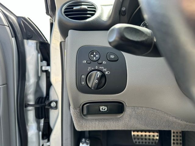 Used 2008 Gray Mercedes-Benz CLK 550 image 9