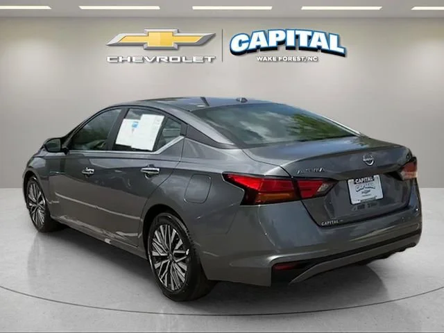 Used 2025 Gray Nissan SV image 3