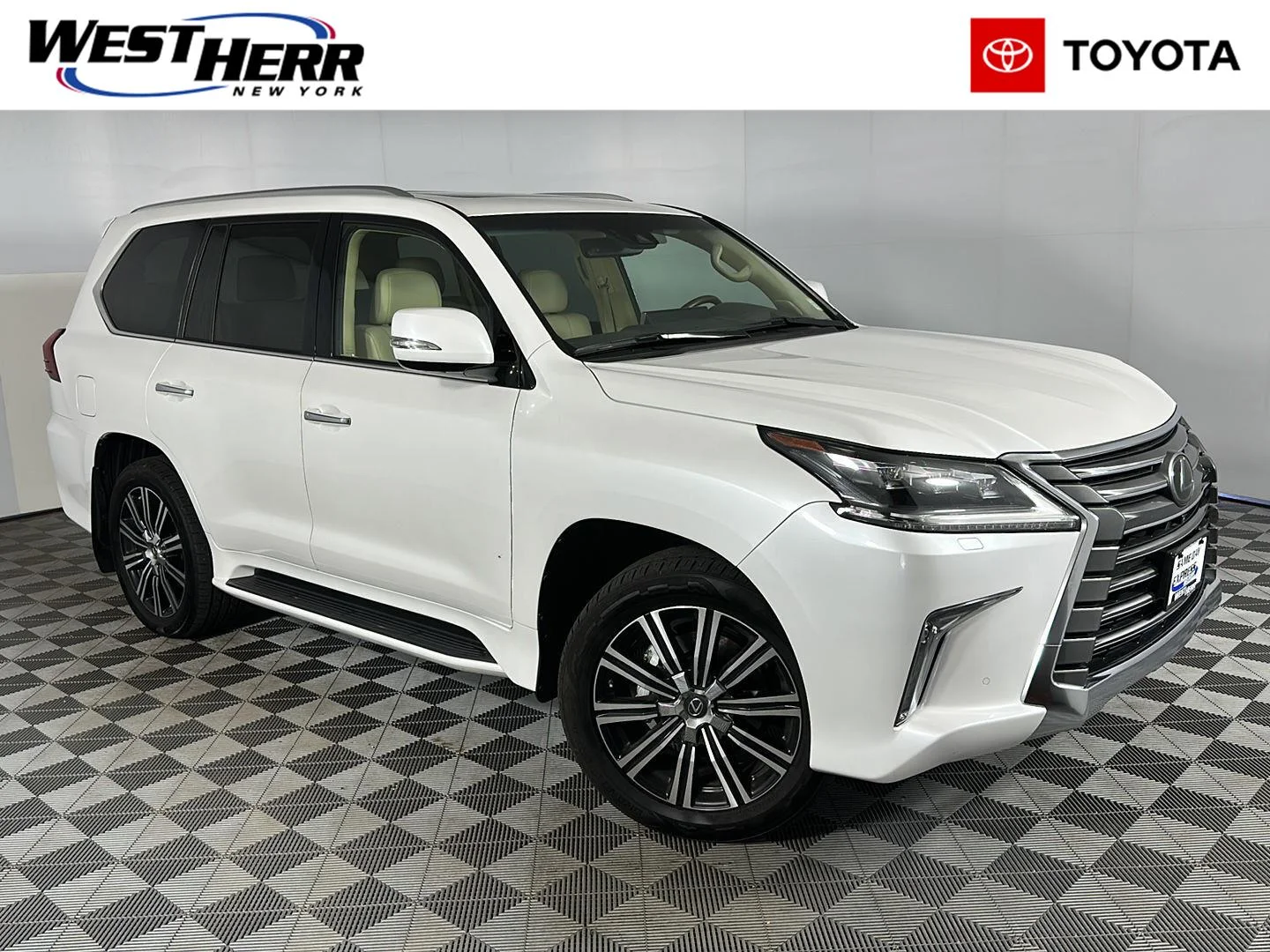 Used 2018 Eminent White Pearl Lexus LX 570 image 1