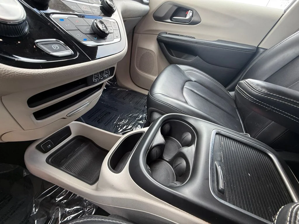 Used 2023 White Chrysler Touring L image 23