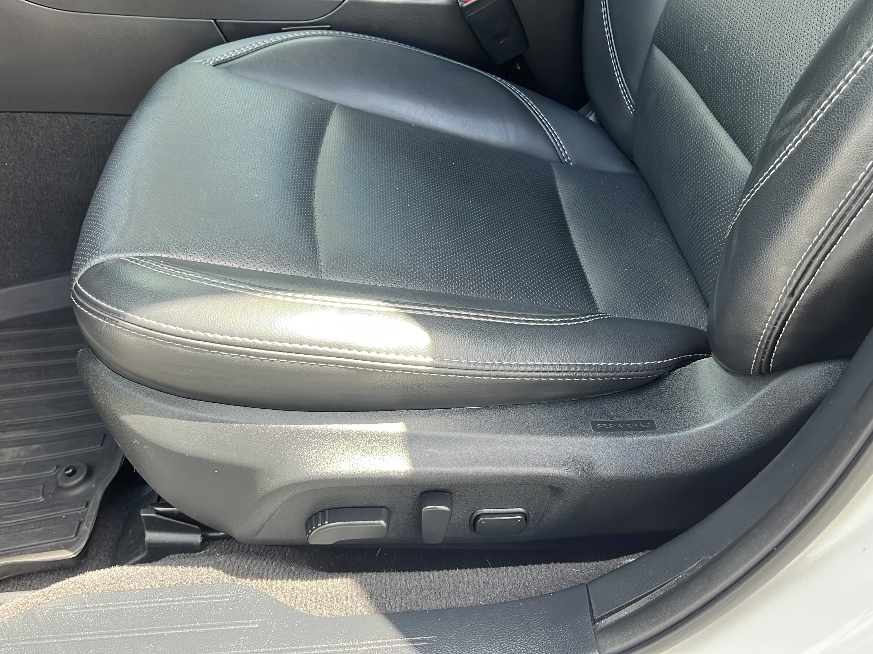 Used 2019 Crystal White Pearl Subaru Limited image 14