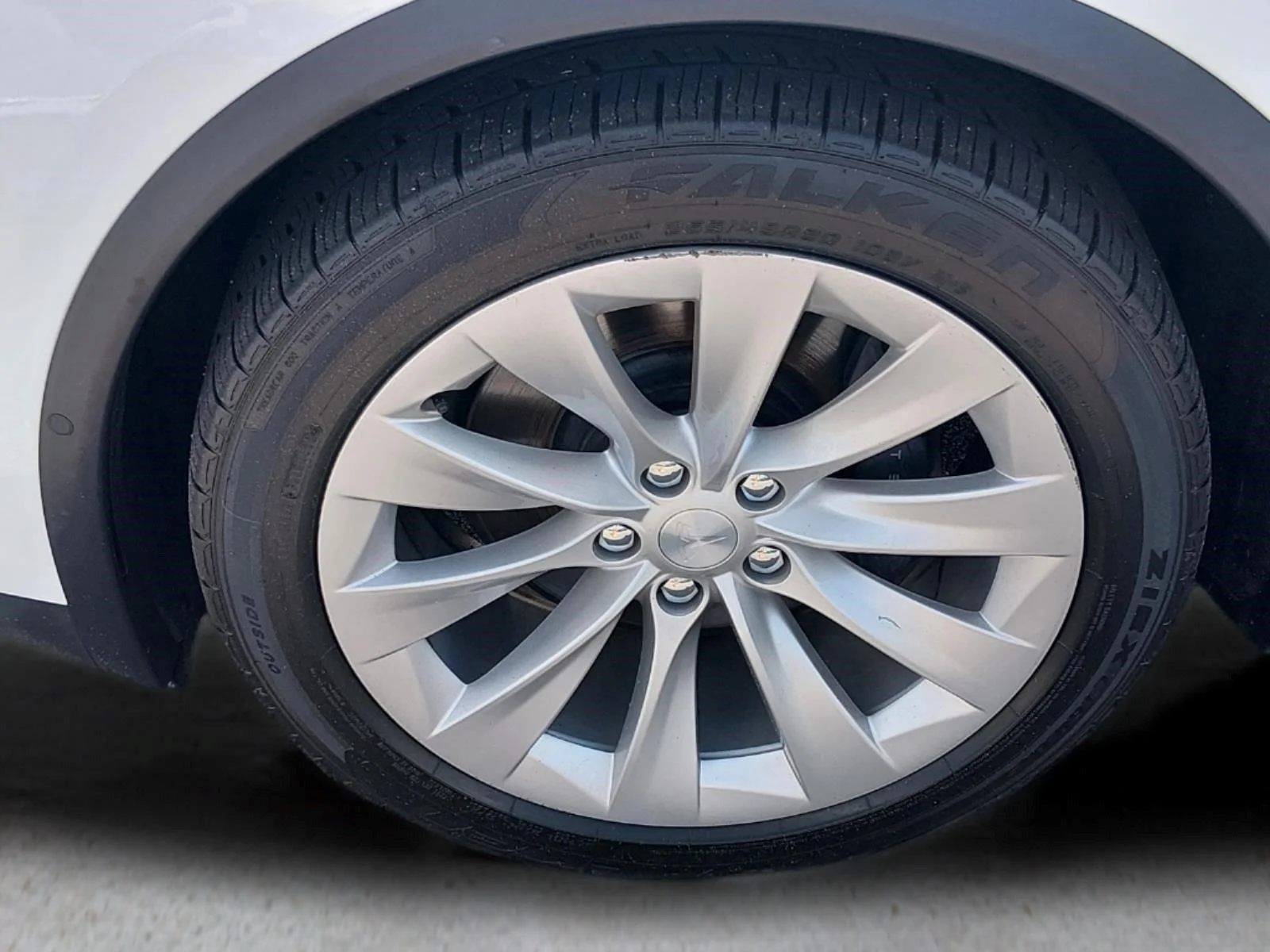 Used 2017  Tesla 90D image 11
